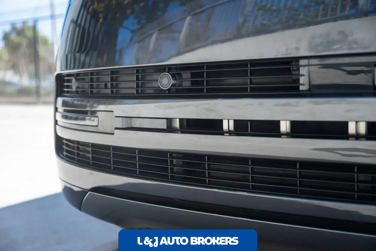 2024 Land Rover Range Rover P400 SE LWB