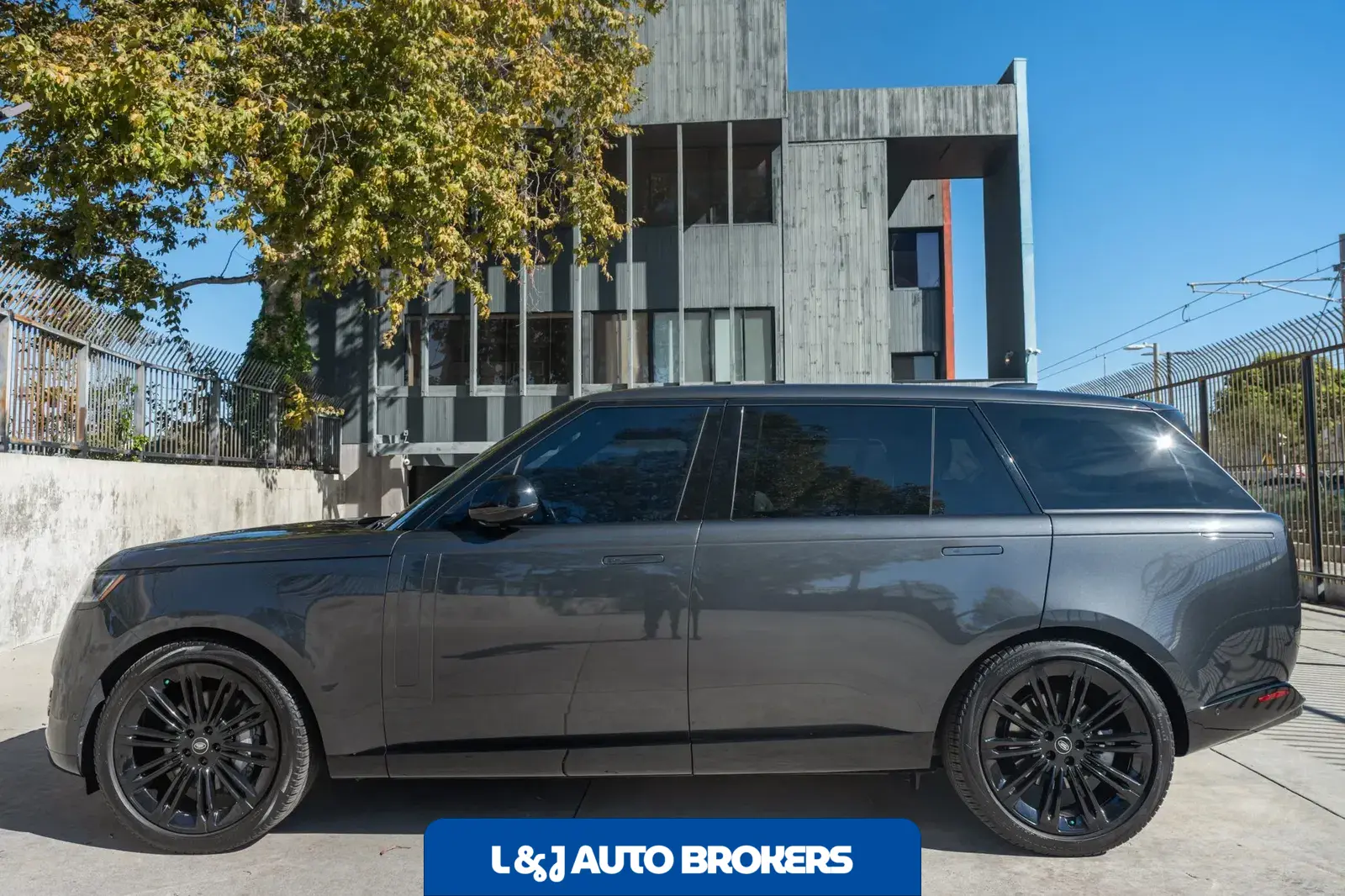 2024 Land Rover Range Rover P400 SE LWB