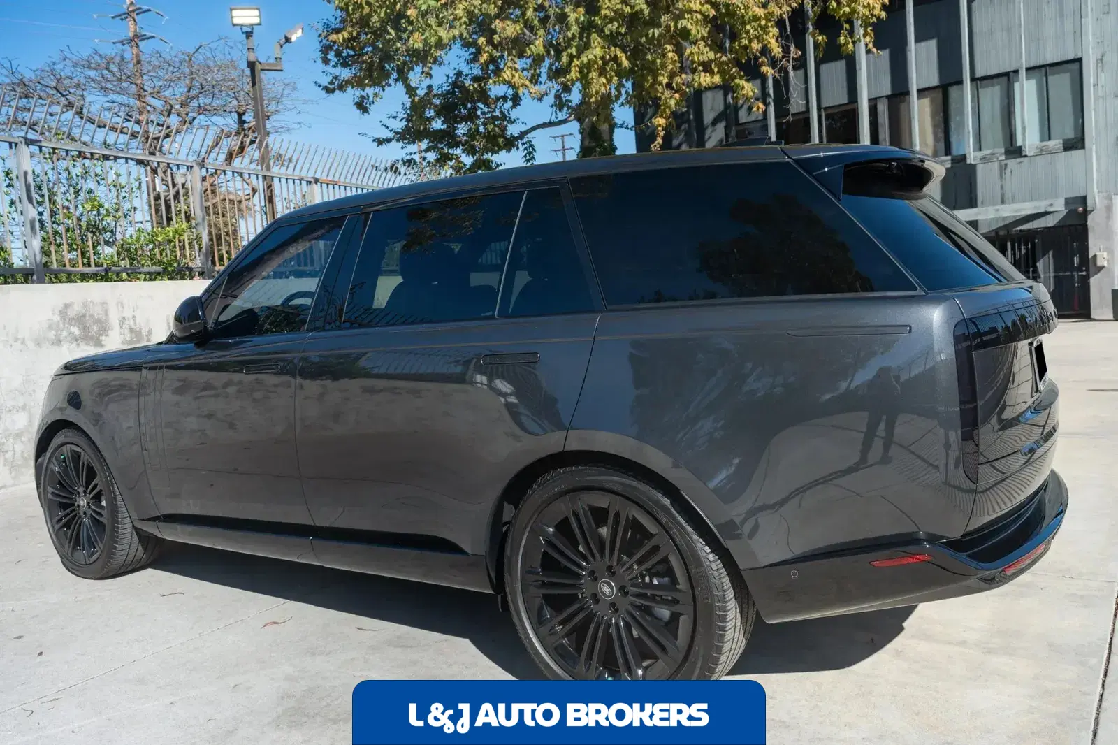 2024 Land Rover Range Rover P400 SE LWB