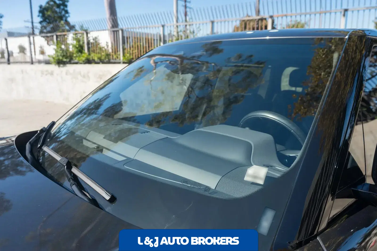 2024 Land Rover Range Rover P400 SE LWB
