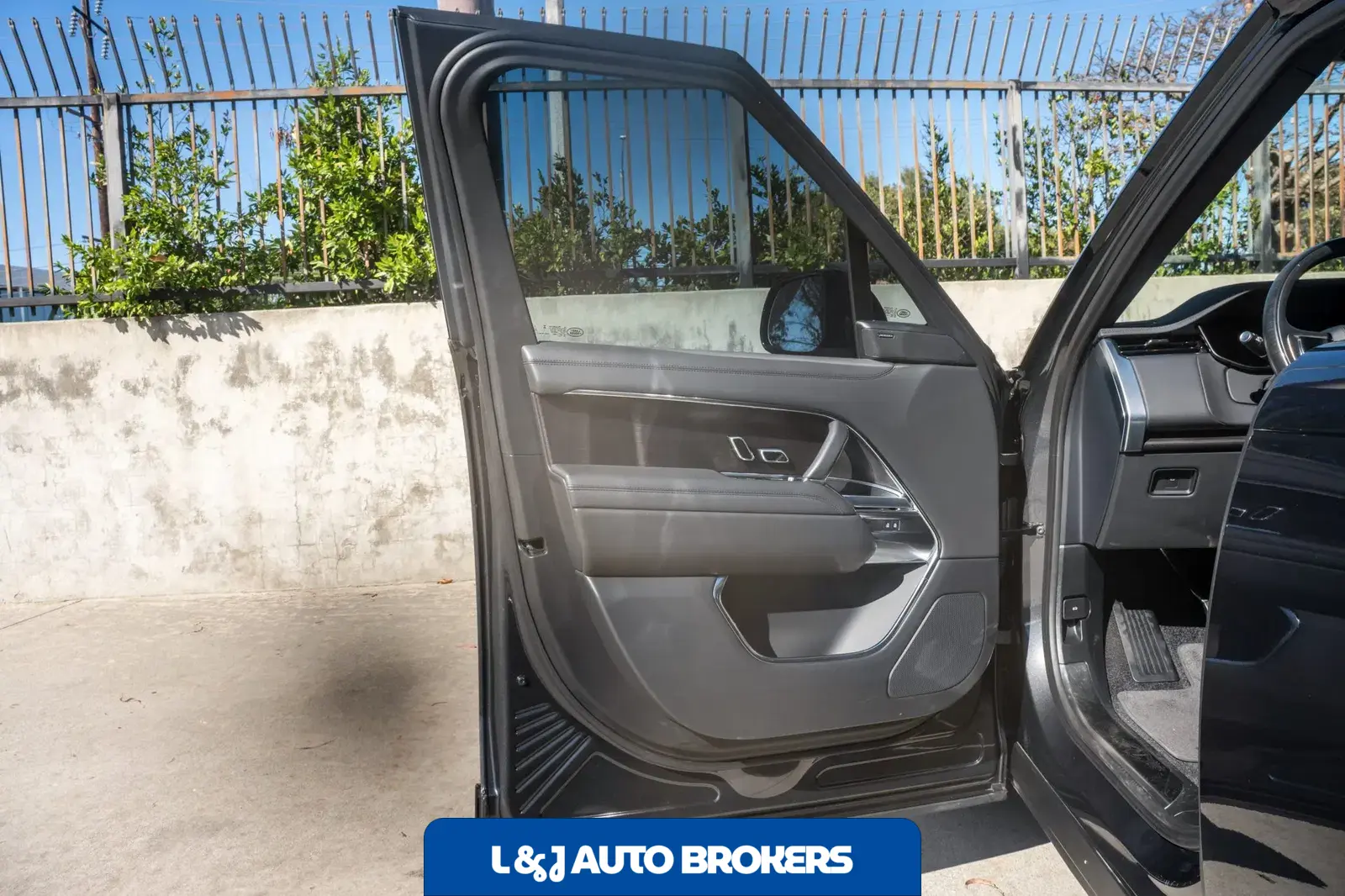 2024 Land Rover Range Rover P400 SE LWB