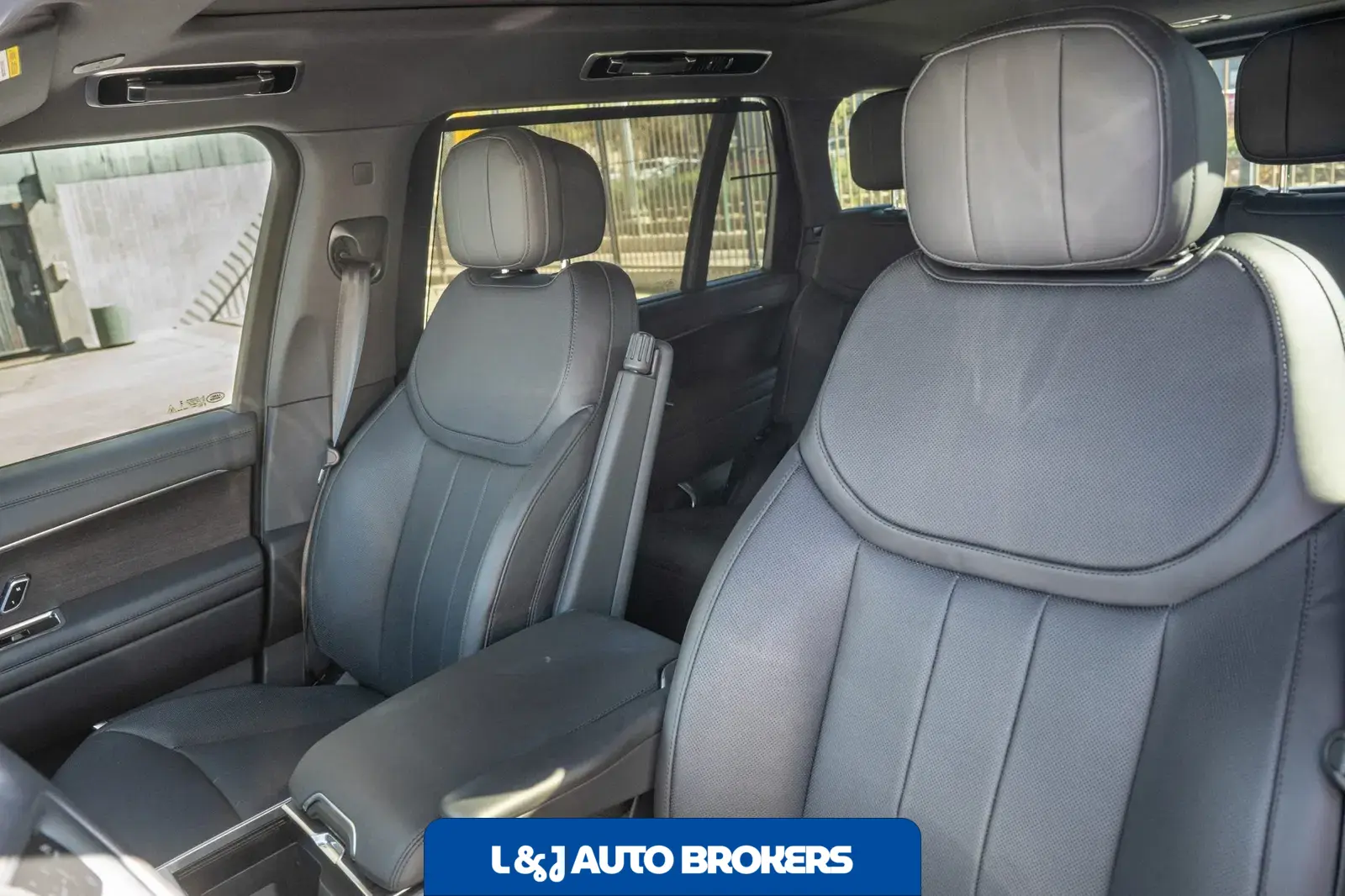 2024 Land Rover Range Rover P400 SE LWB
