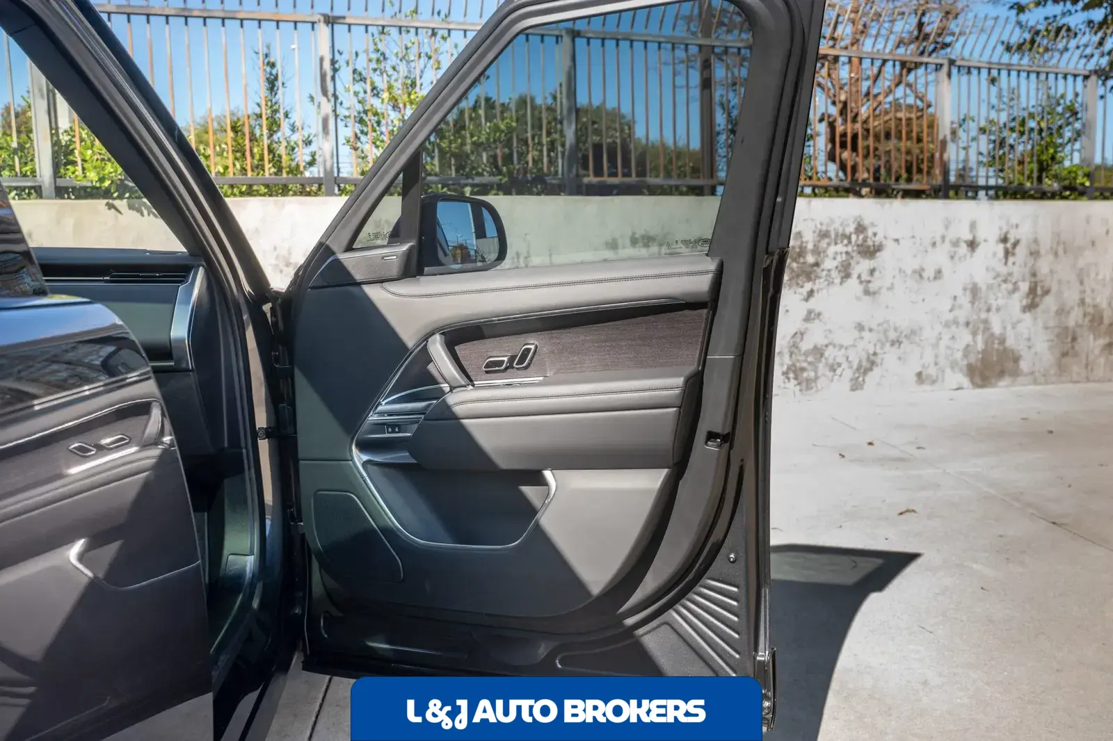 2024 Land Rover Range Rover P400 SE LWB