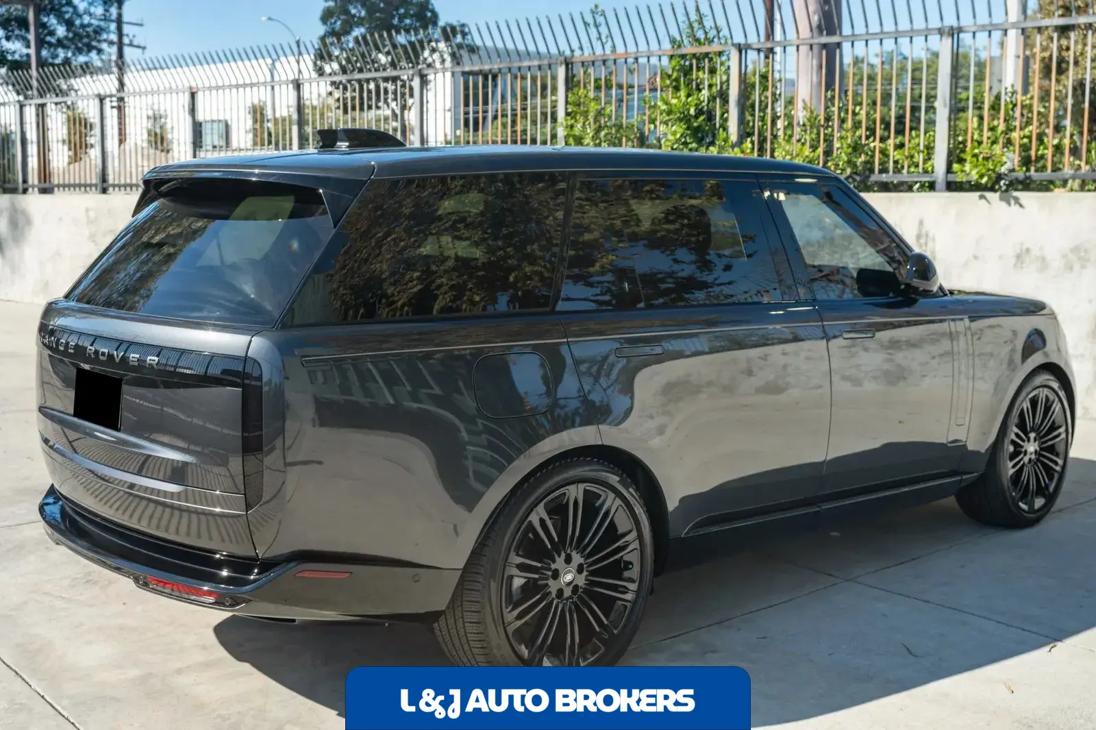 2024 Land Rover Range Rover P400 SE LWB