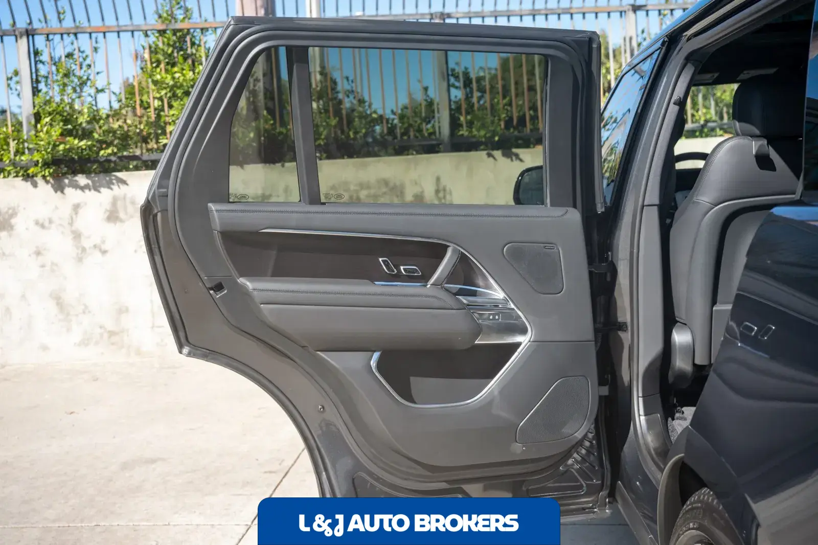 2024 Land Rover Range Rover P400 SE LWB