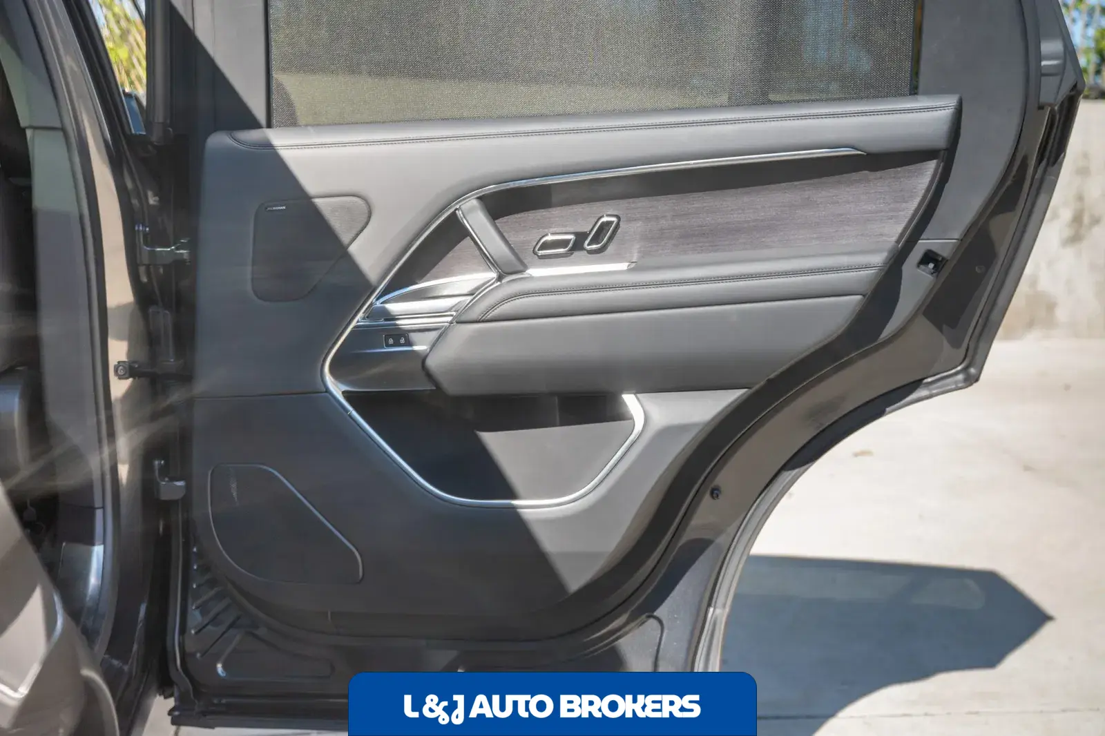 2024 Land Rover Range Rover P400 SE LWB