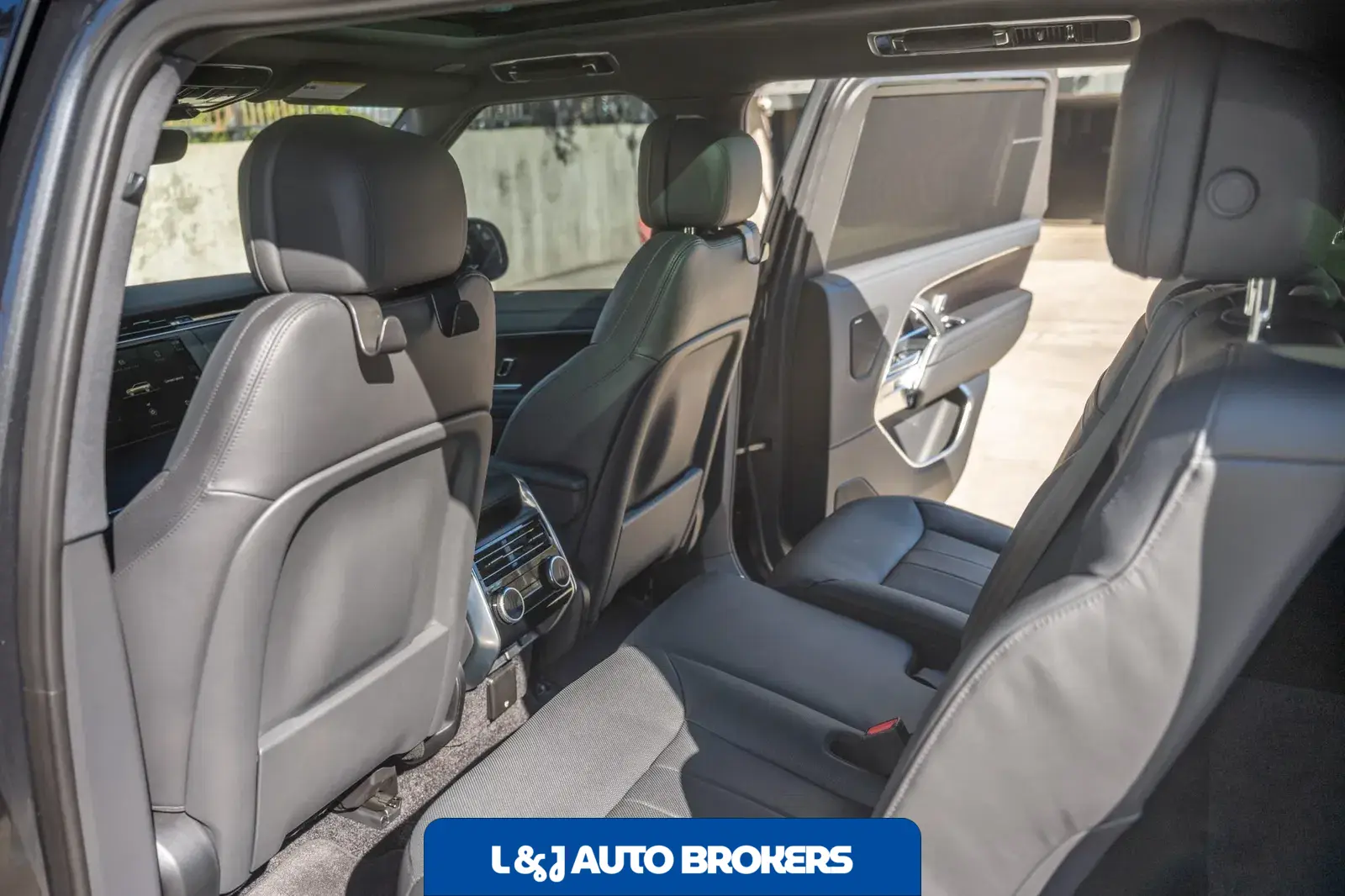 2024 Land Rover Range Rover P400 SE LWB