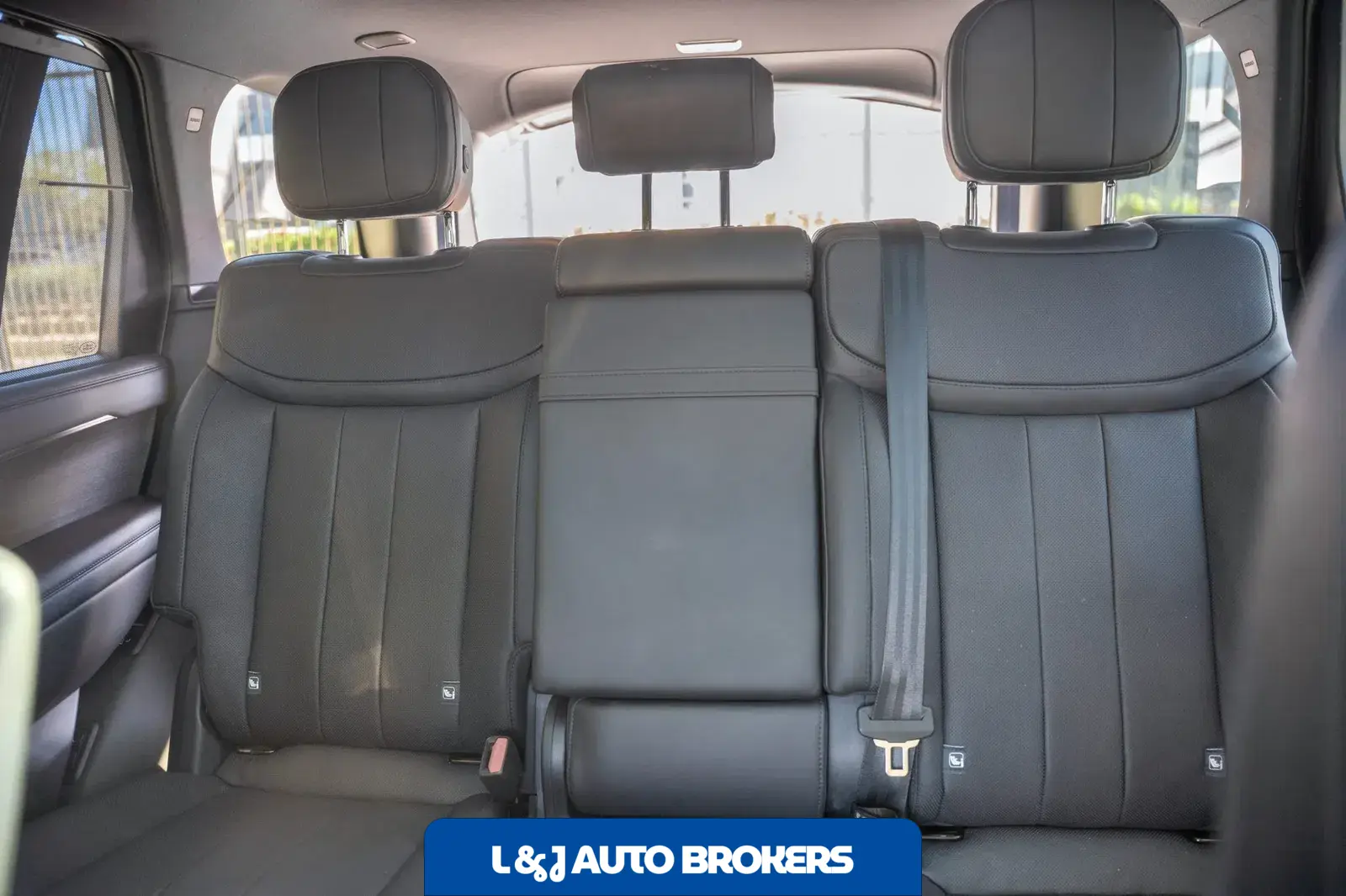 2024 Land Rover Range Rover P400 SE LWB