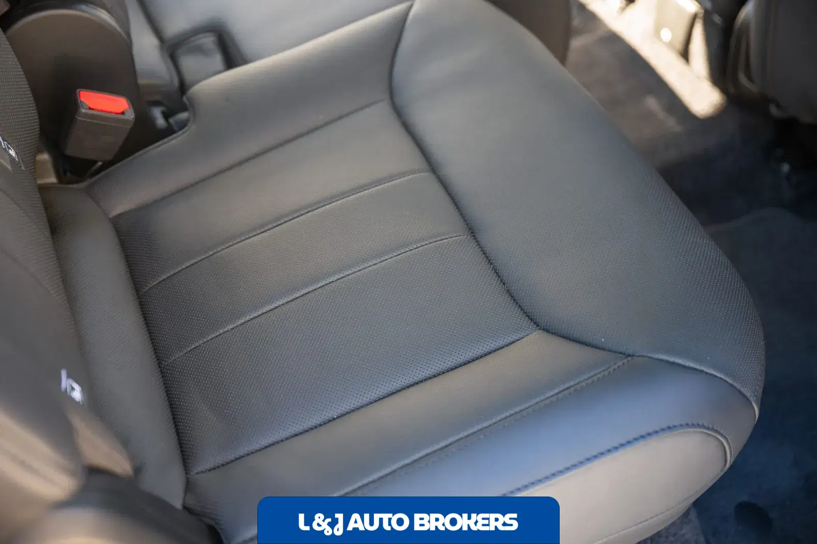 2024 Land Rover Range Rover P400 SE LWB
