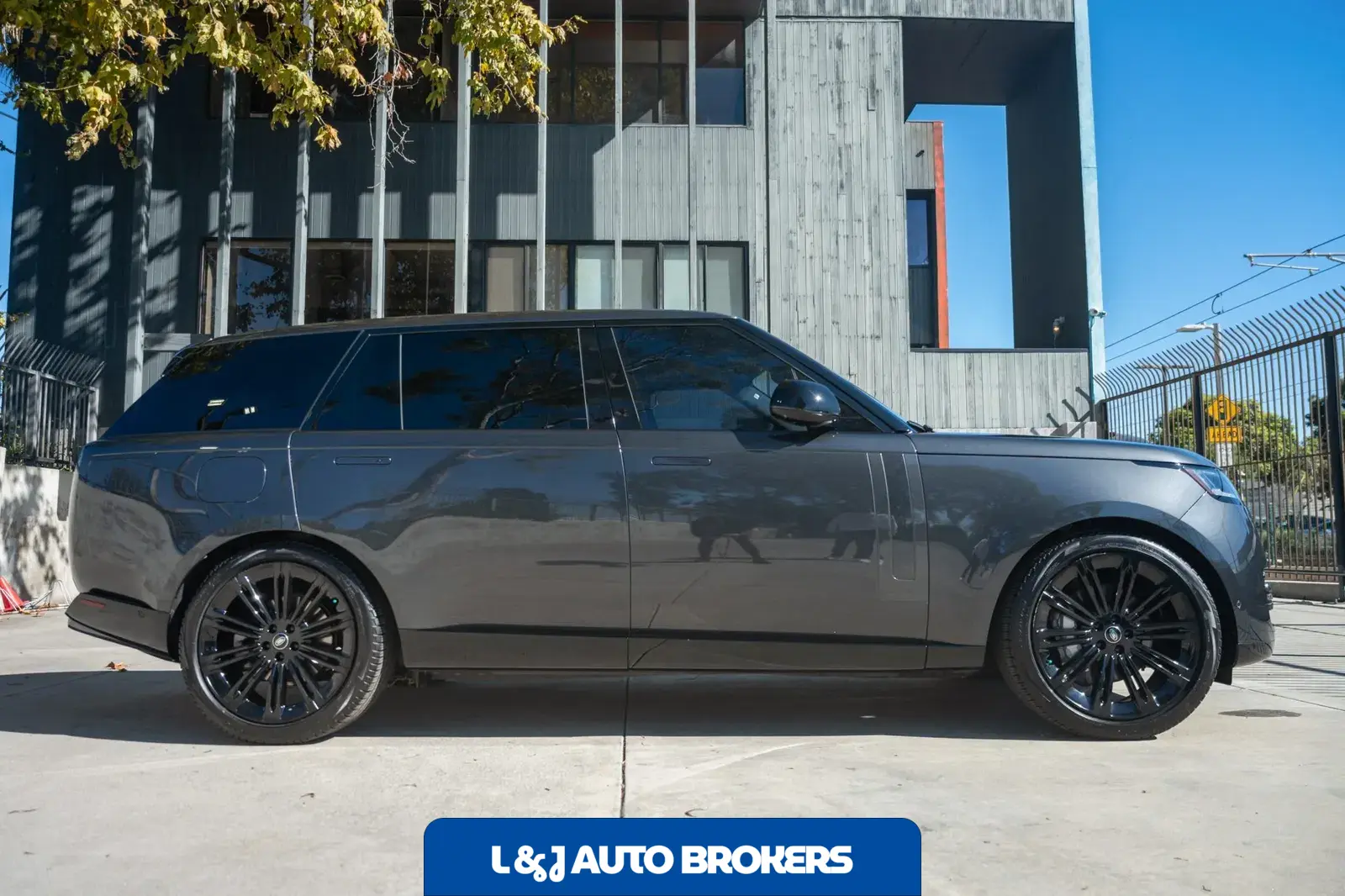 2024 Land Rover Range Rover P400 SE LWB