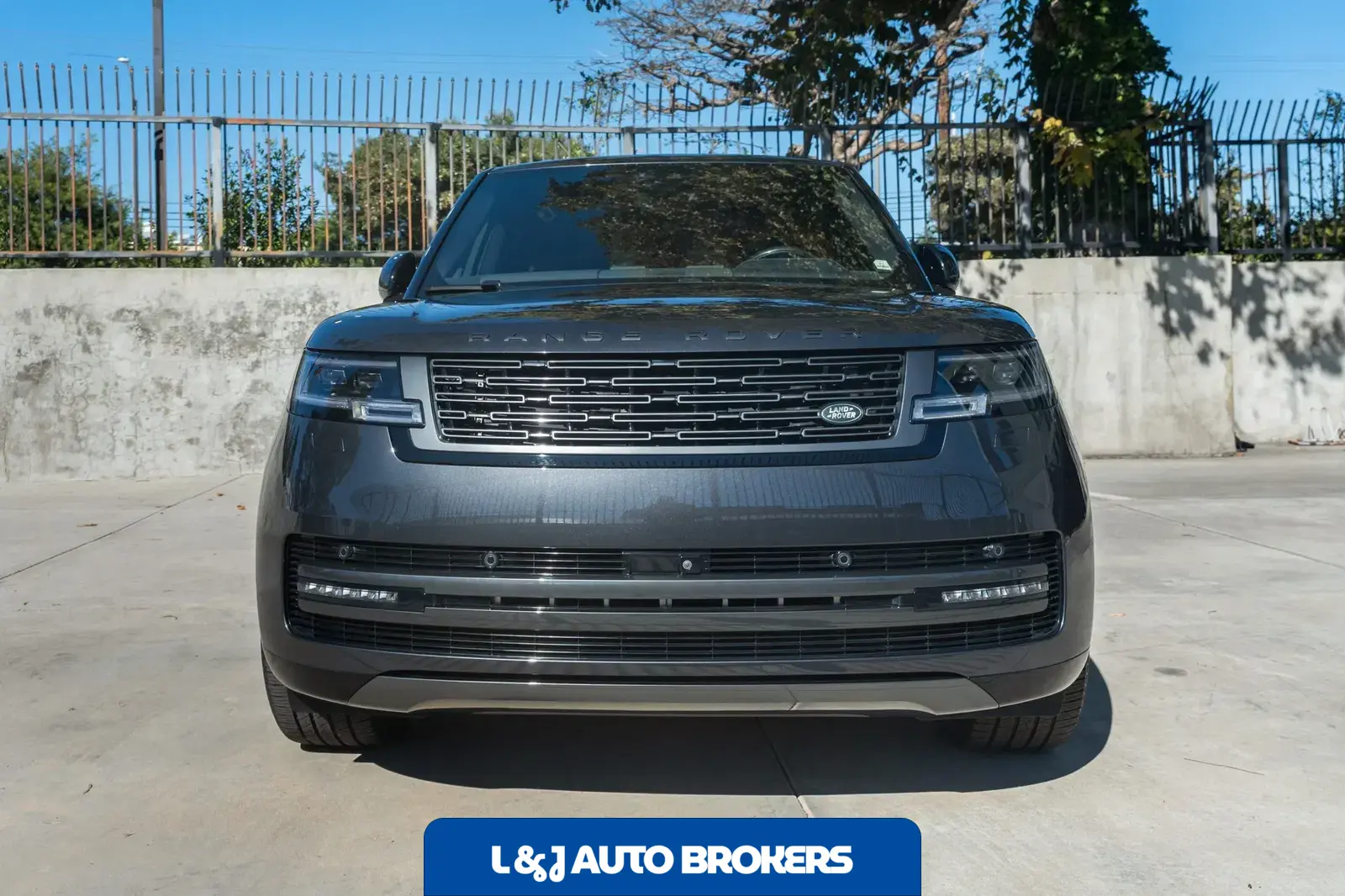2024 Land Rover Range Rover P400 SE LWB