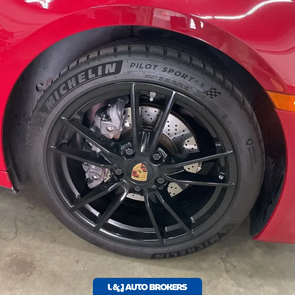 2021 Porsche 911 Carrera