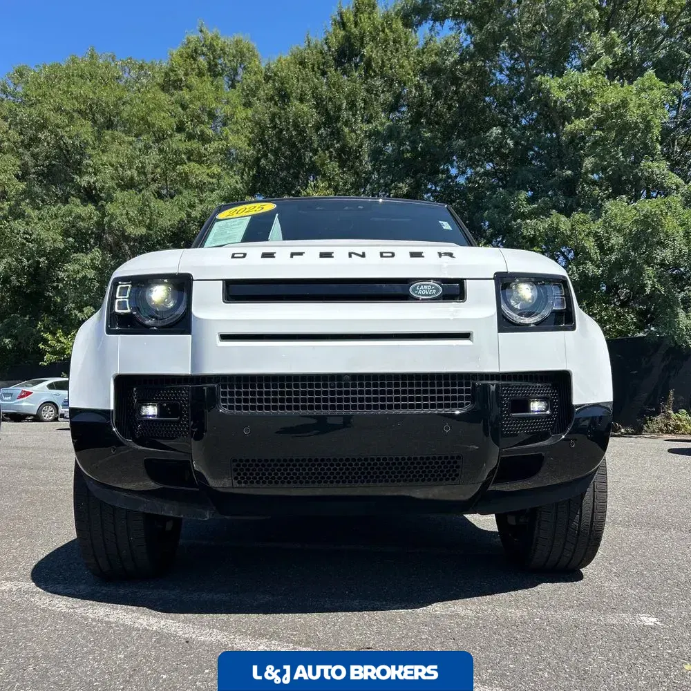 2025 Land Rover Defender 90 P400 X-Dynamic SE