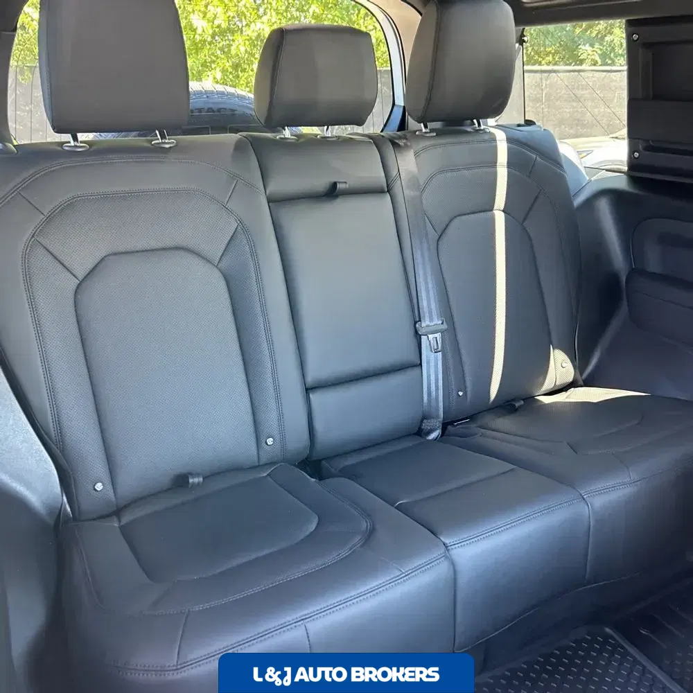 2025 Land Rover Defender 90 P400 X-Dynamic SE