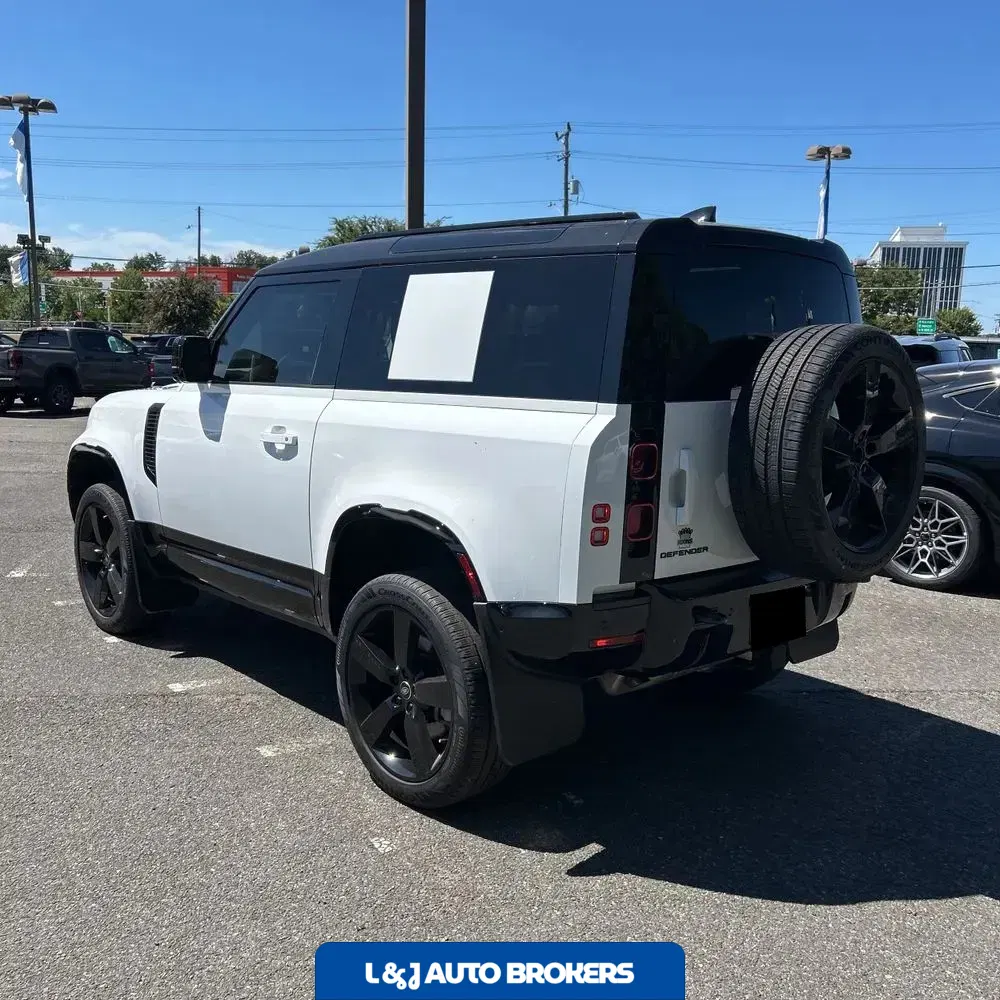 2025 Land Rover Defender 90 P400 X-Dynamic SE