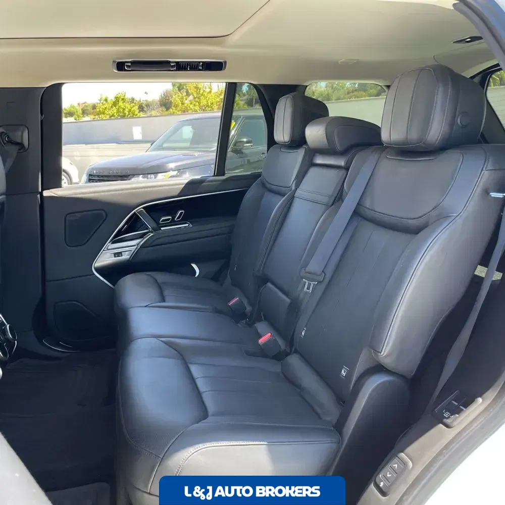 2023 Land Rover Range Rover SE