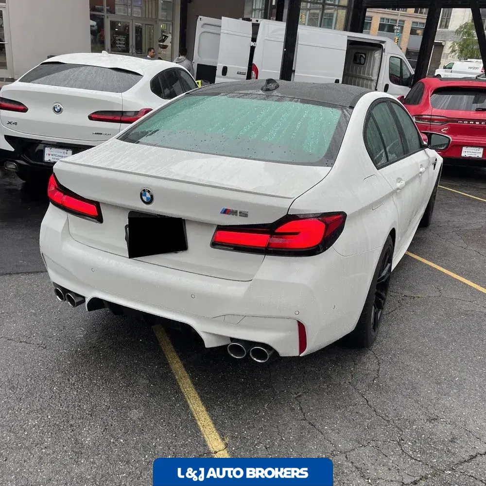 2023 BMW M5
