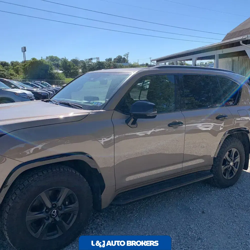 2025 Lexus LX 700h Overtrail