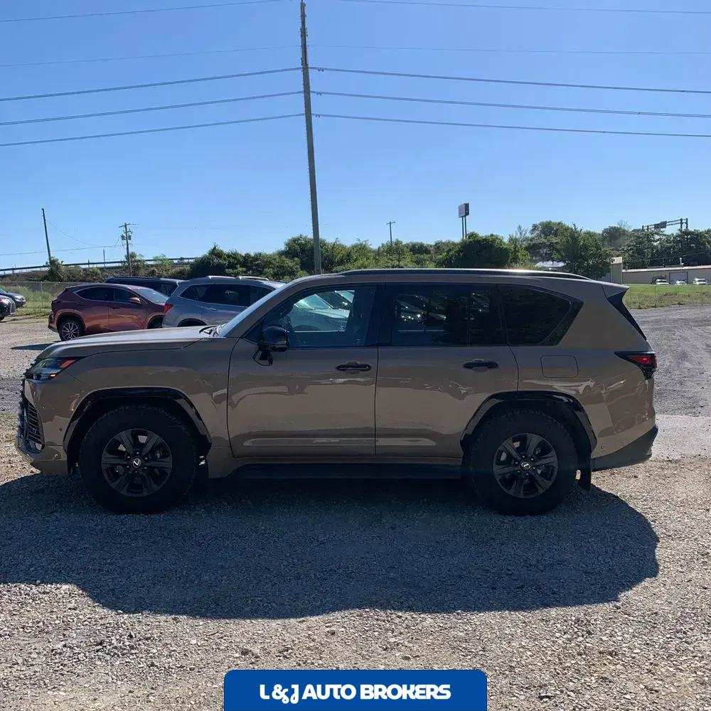 2025 Lexus LX 700h Overtrail