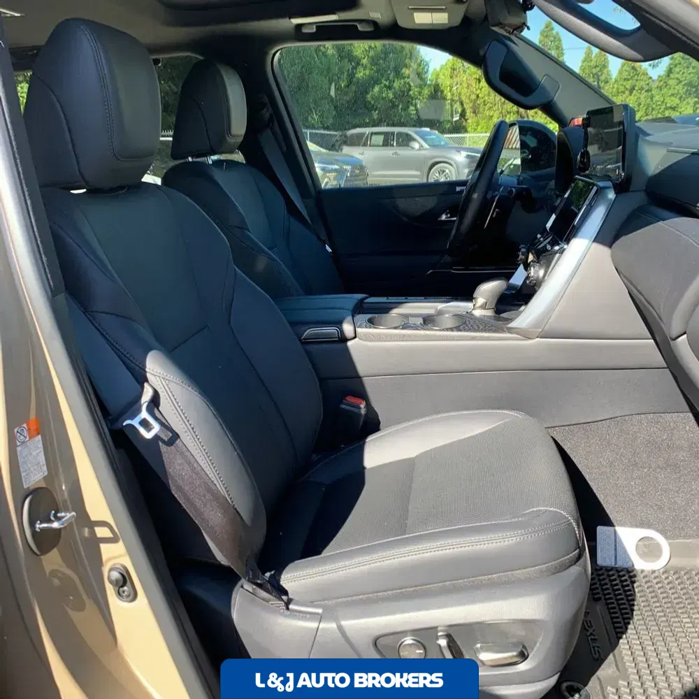 2025 Lexus LX 700h Overtrail