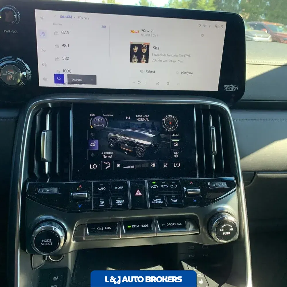 2025 Lexus LX 700h Overtrail