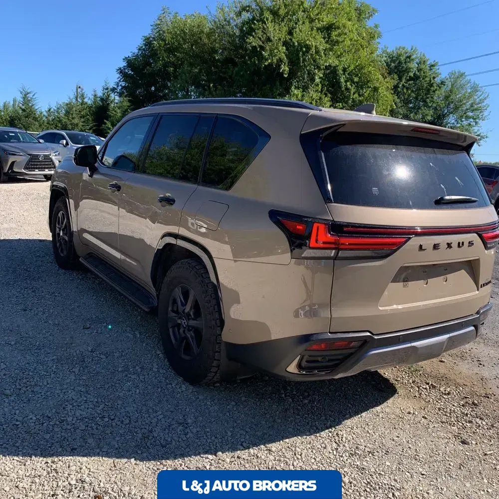 2025 Lexus LX 700h Overtrail