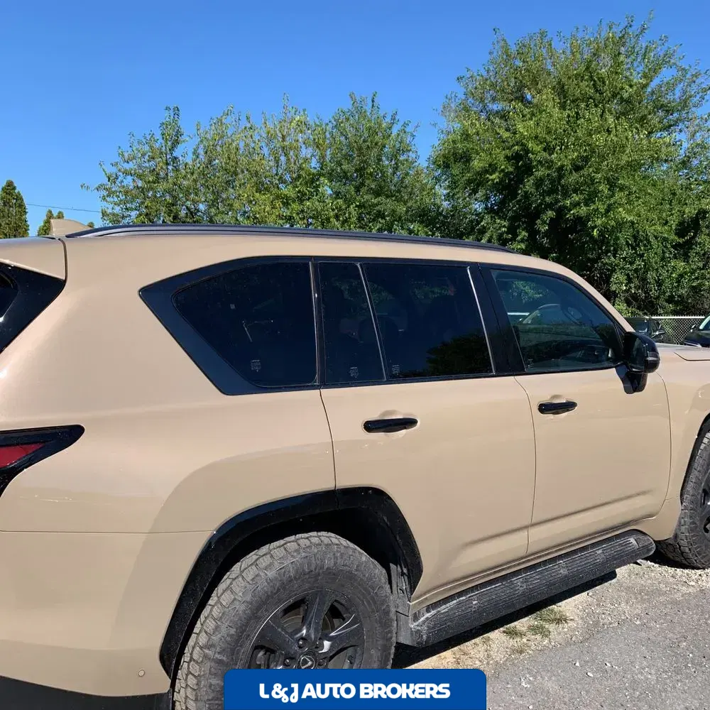2025 Lexus LX 700h Overtrail