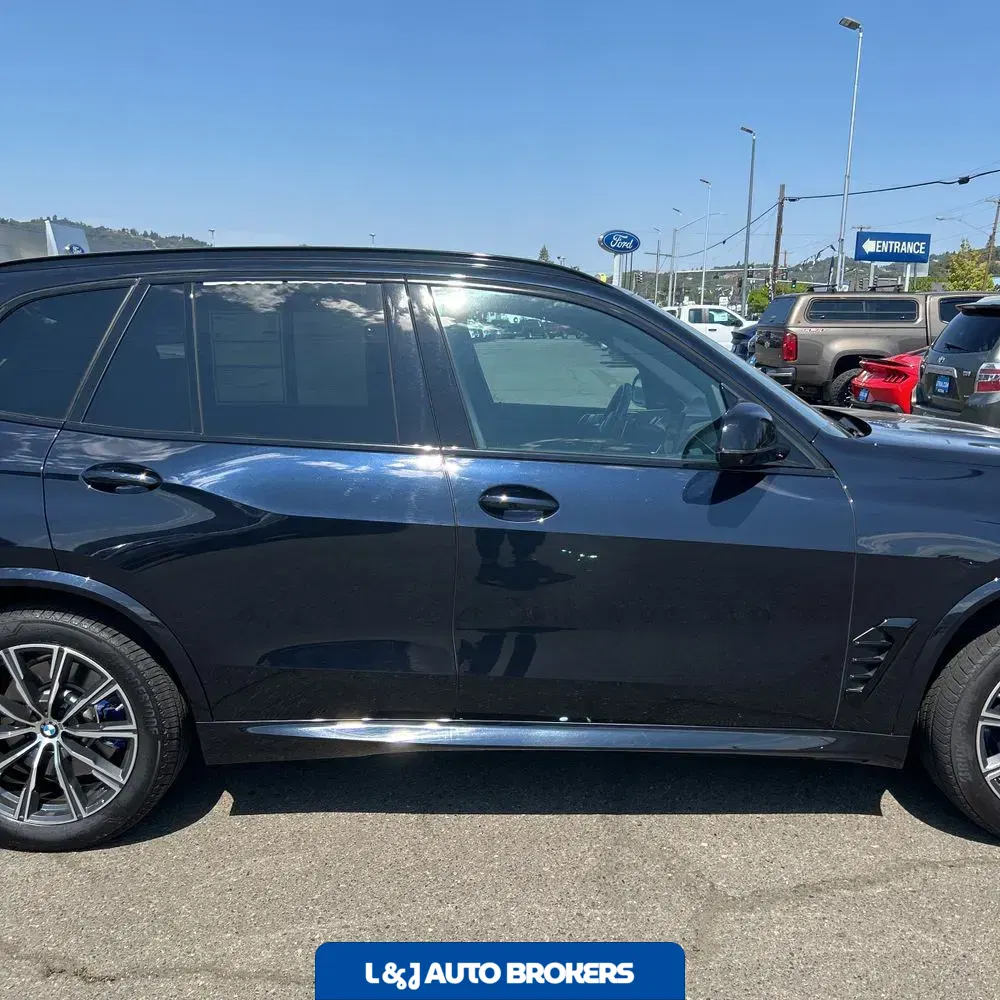 2024 BMW X5 M60i
