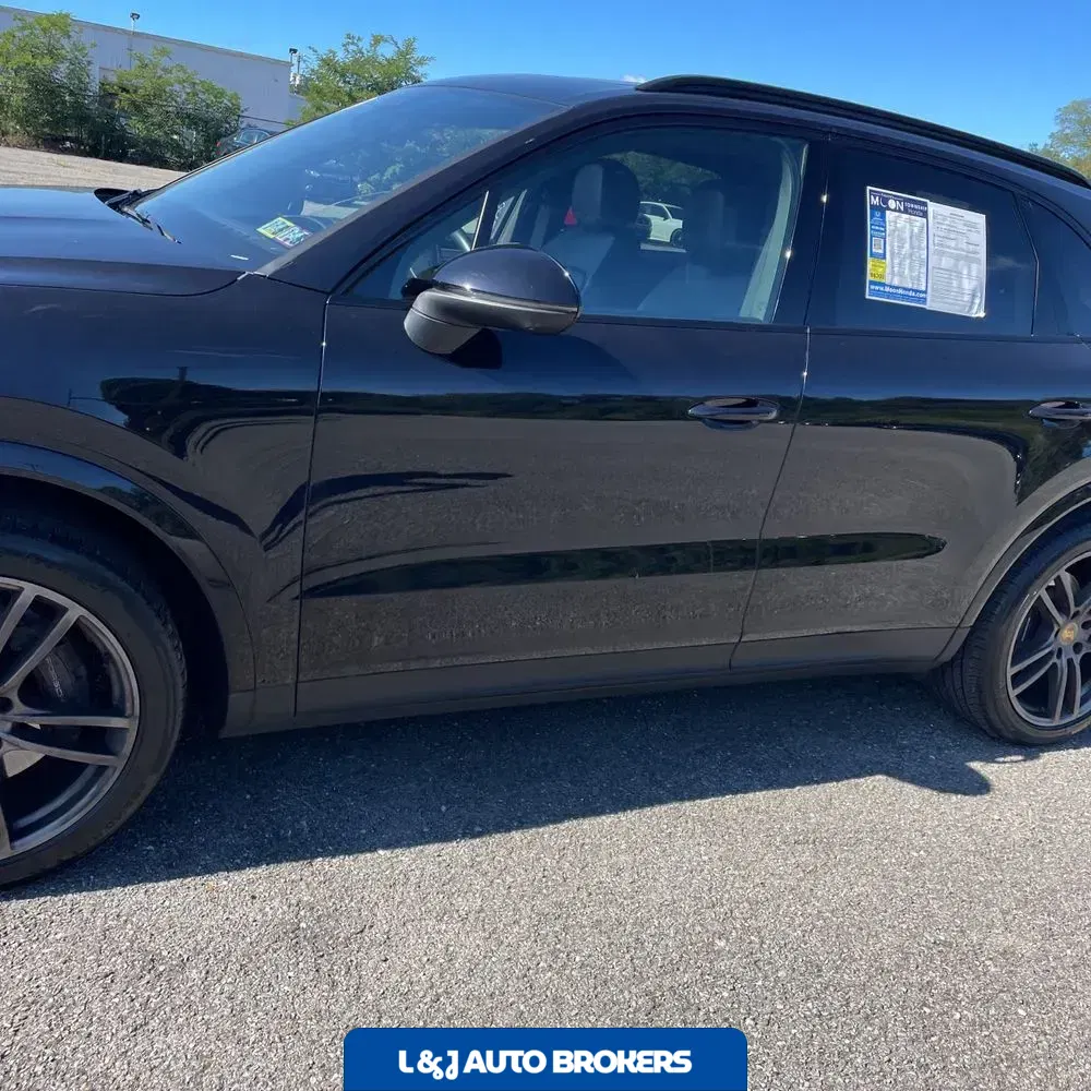 2022 Porsche Cayenne Platinum Edition