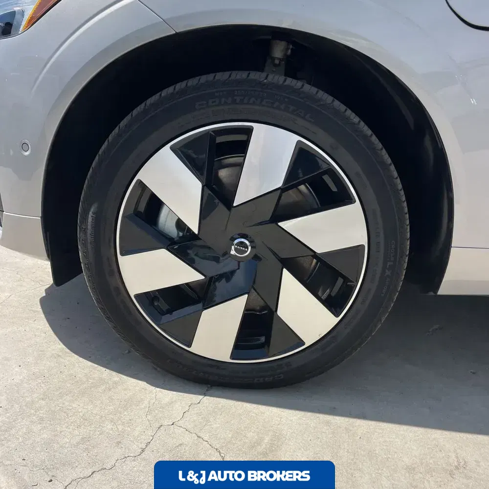 2024 Volvo XC60 T8 - Plus PHEV