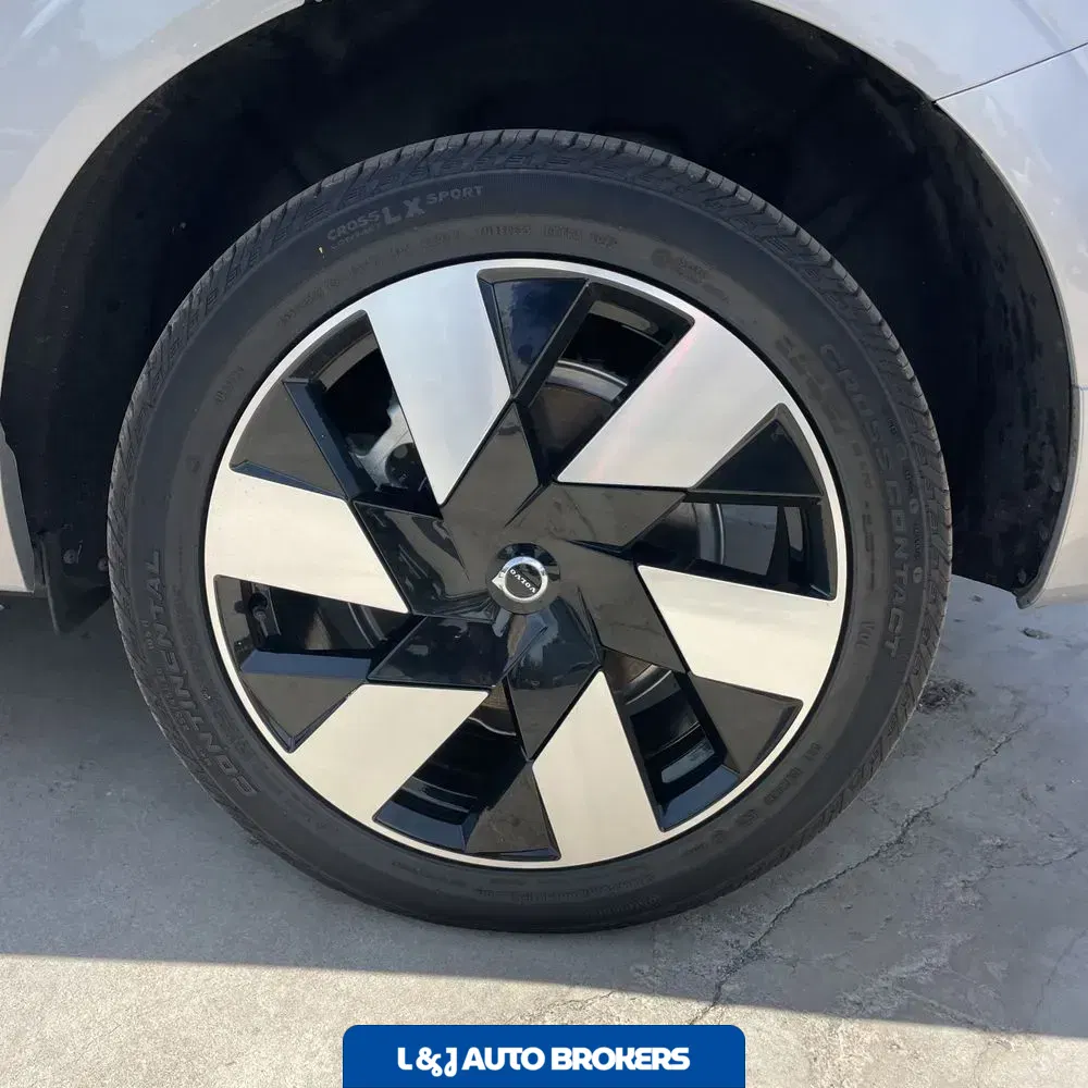 2024 Volvo XC60 T8 - Plus PHEV