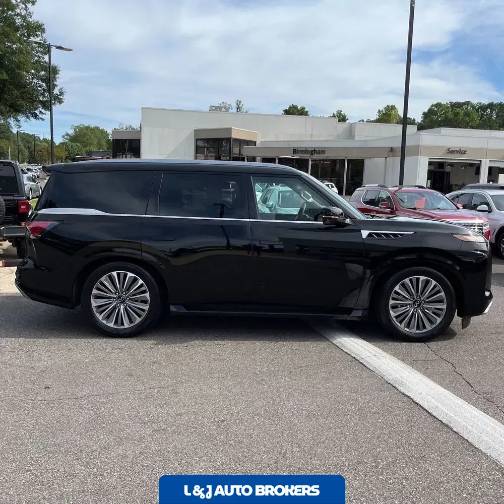2025 INFINITI QX80 Luxe