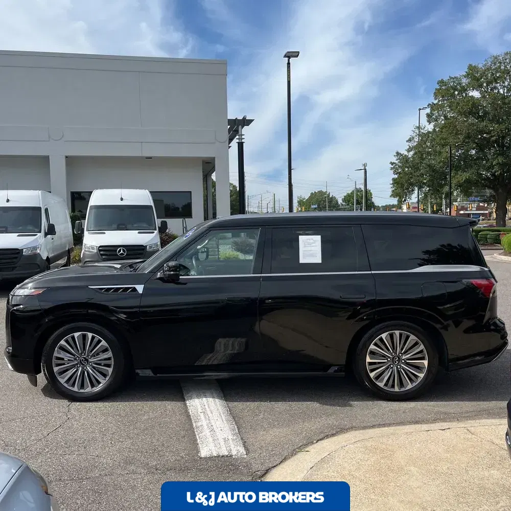 2025 INFINITI QX80 Luxe