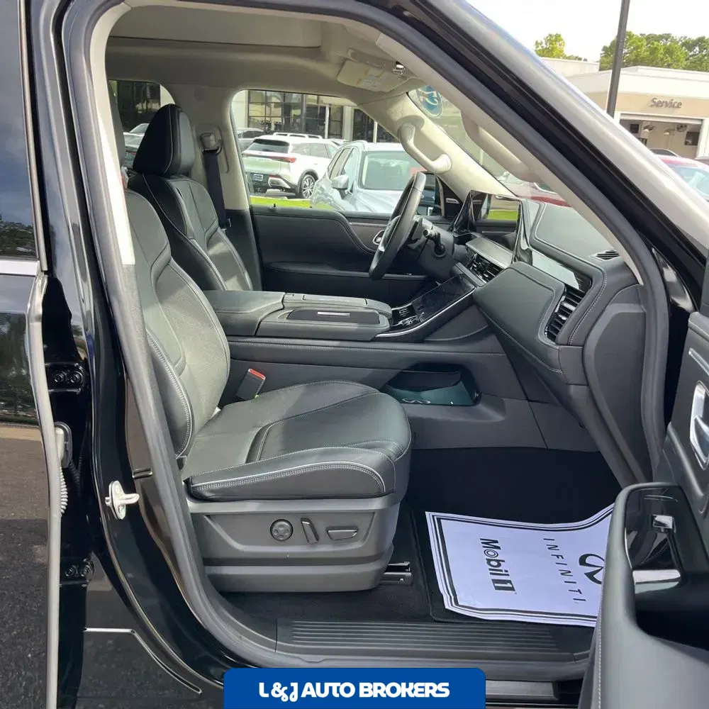2025 INFINITI QX80 Luxe