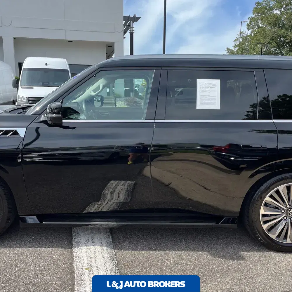 2025 INFINITI QX80 Luxe