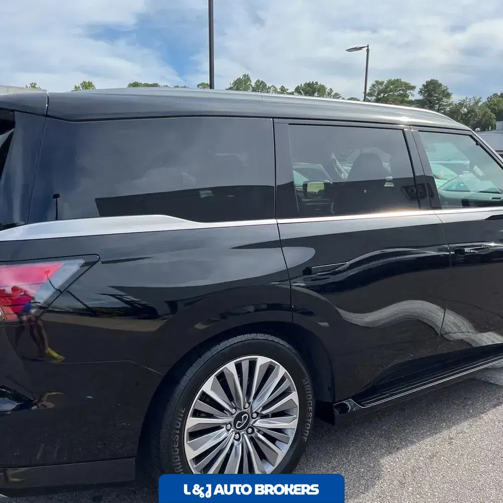 2025 INFINITI QX80 Luxe