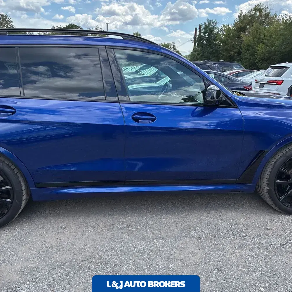 2023 BMW X7 M60i