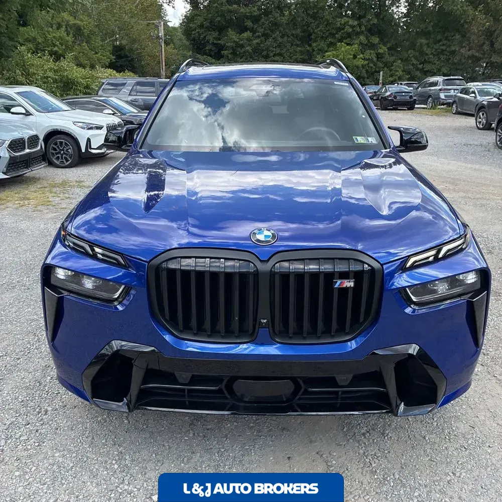 2023 BMW X7 M60i