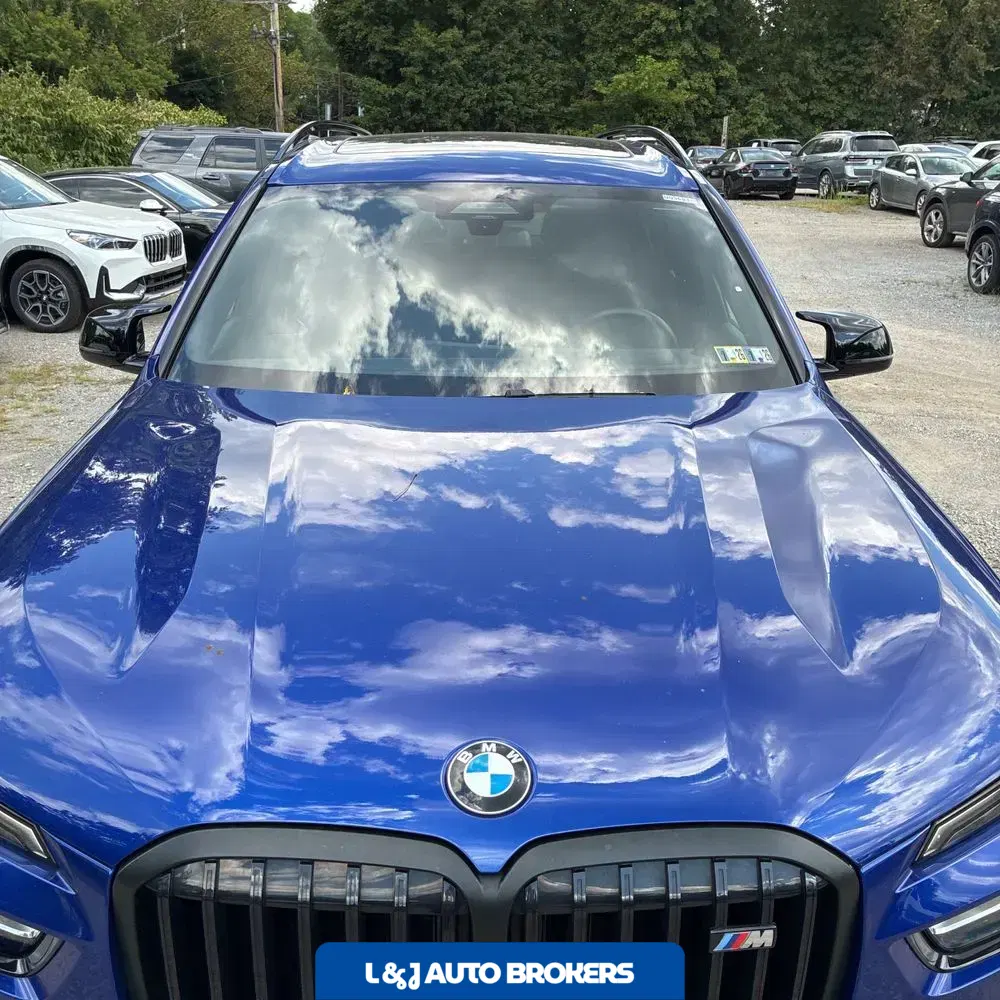 2023 BMW X7 M60i