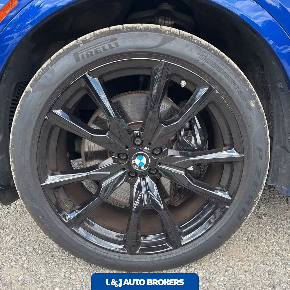 2023 BMW X7 M60i