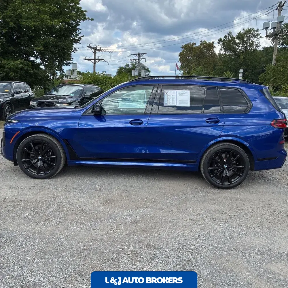 2023 BMW X7 M60i