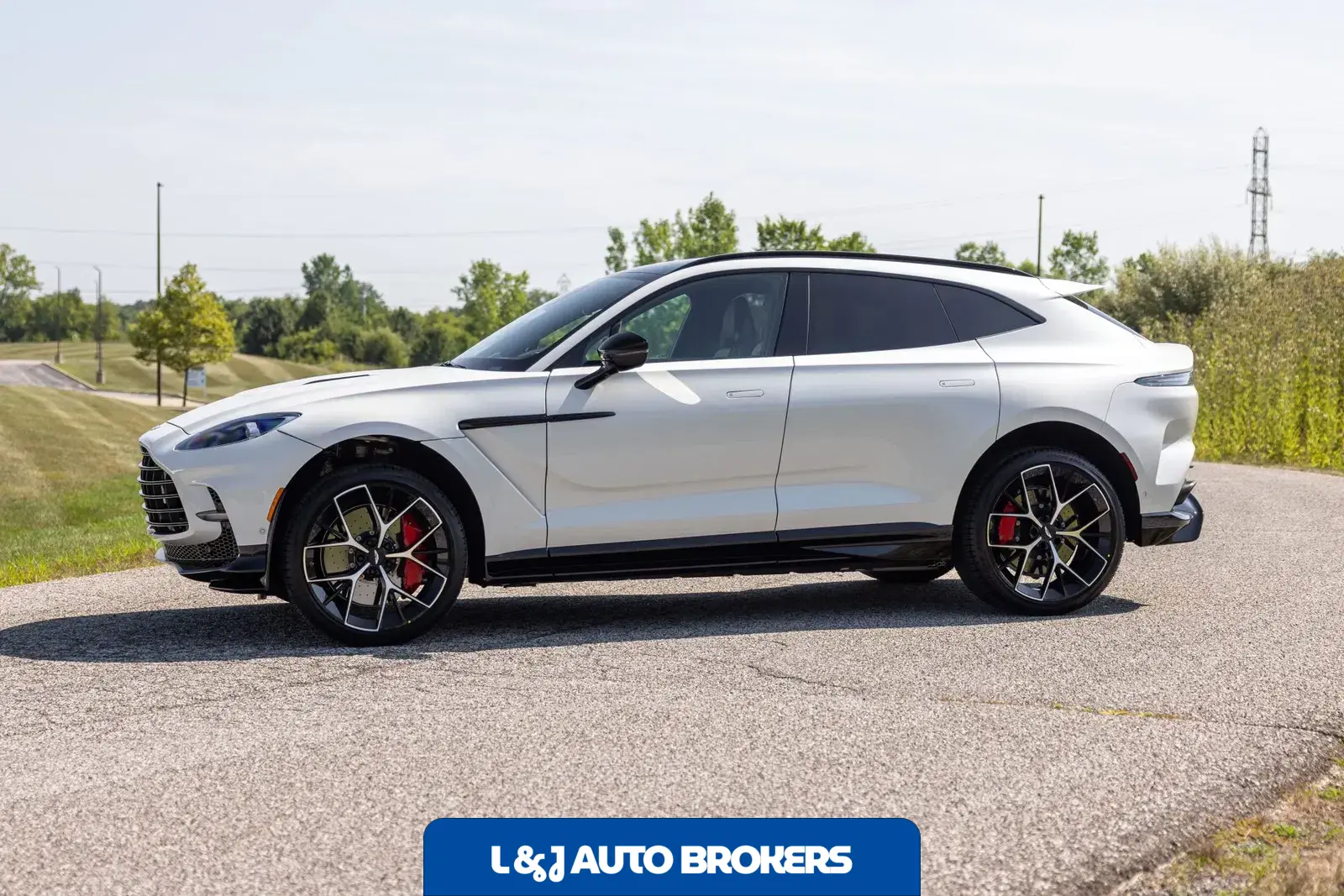 2025 Aston Martin DBX707