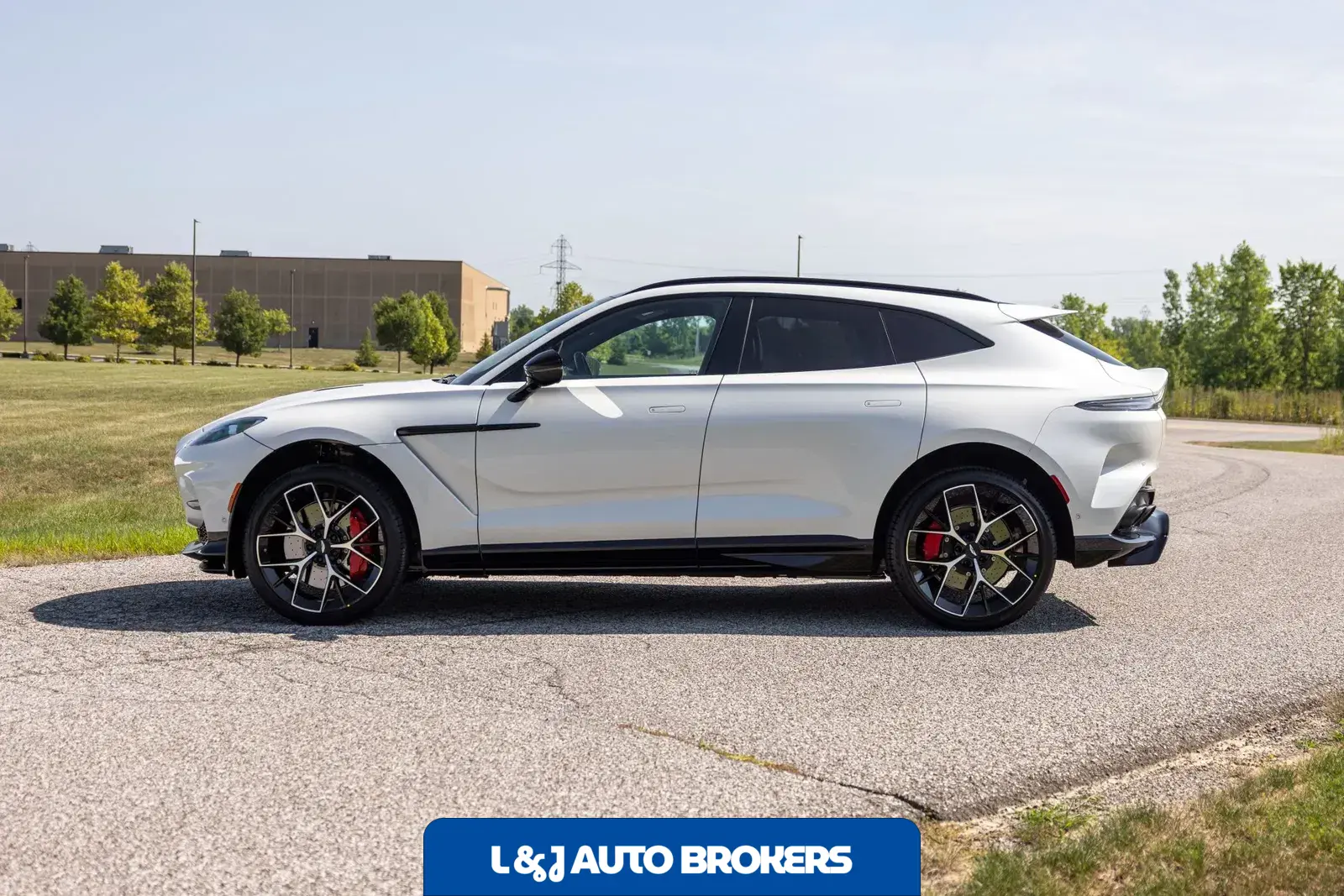 2025 Aston Martin DBX707