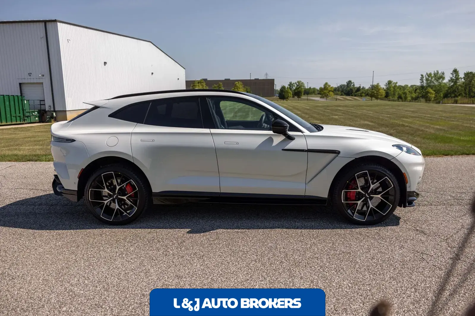 2025 Aston Martin DBX707