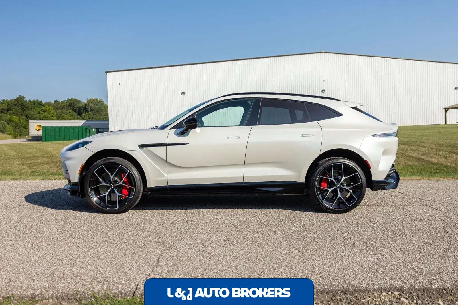 2025 Aston Martin DBX707