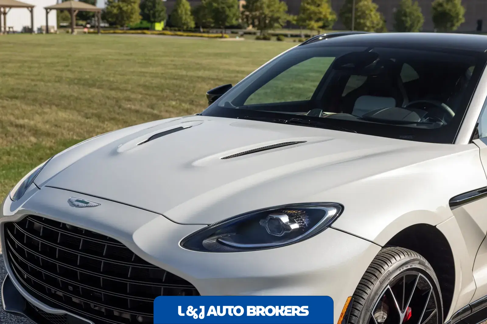 2025 Aston Martin DBX707