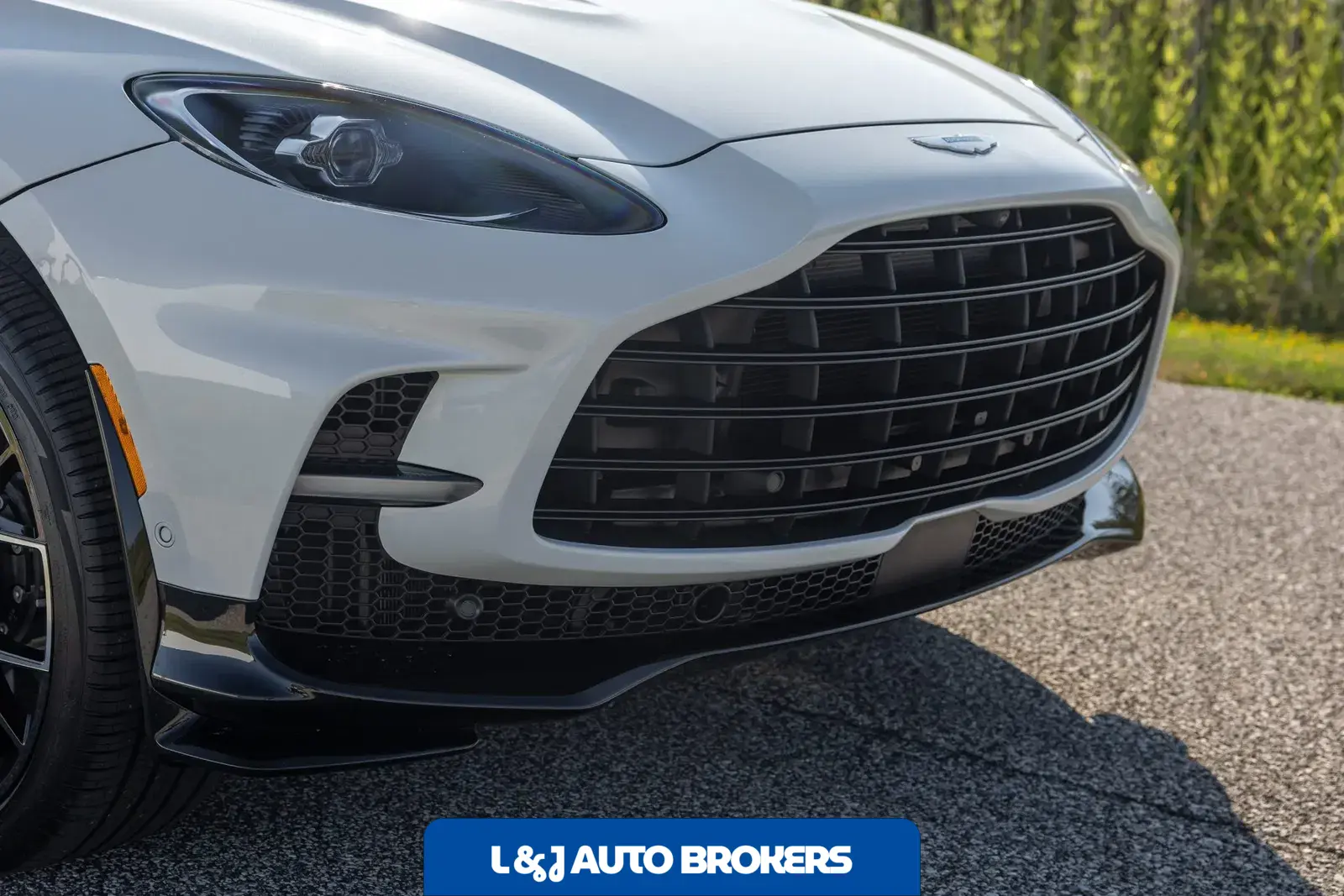 2025 Aston Martin DBX707