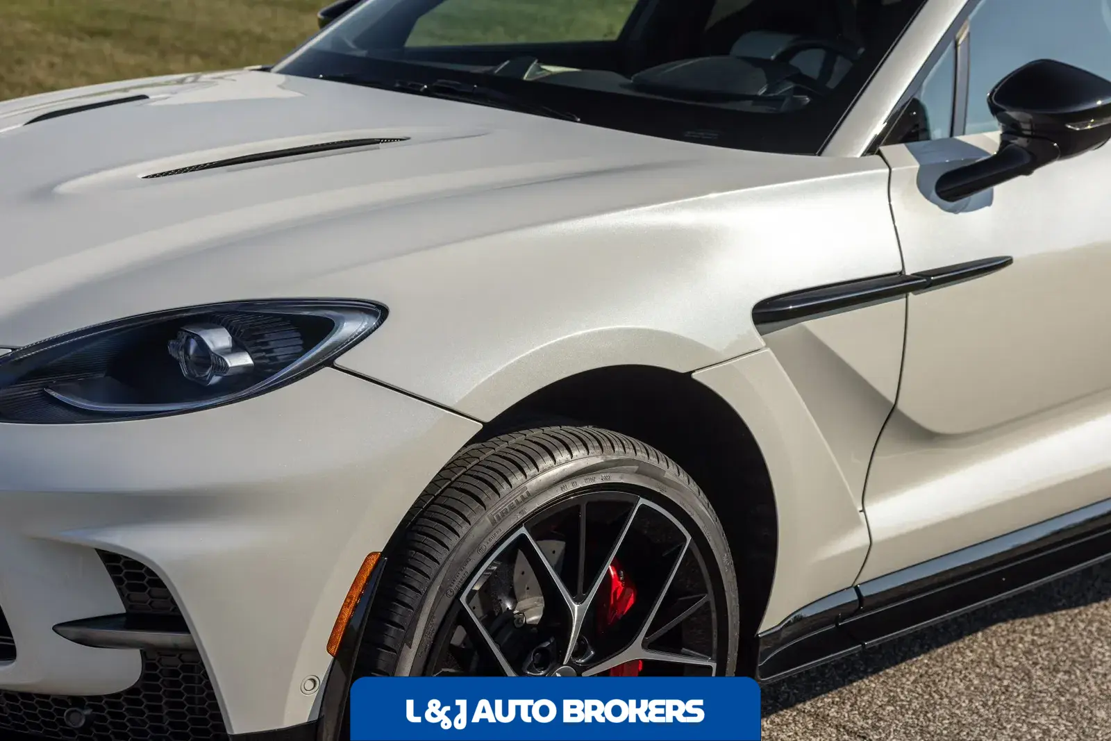 2025 Aston Martin DBX707
