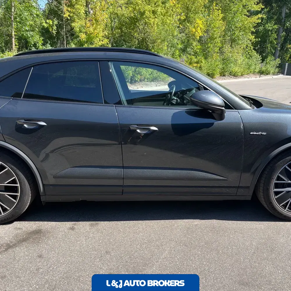2024 Porsche Macan EV 4
