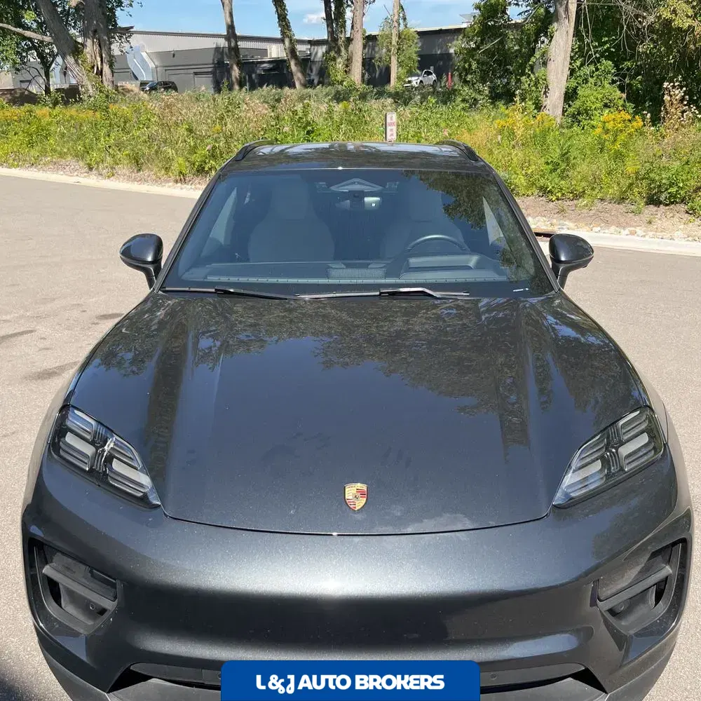 2024 Porsche Macan EV 4